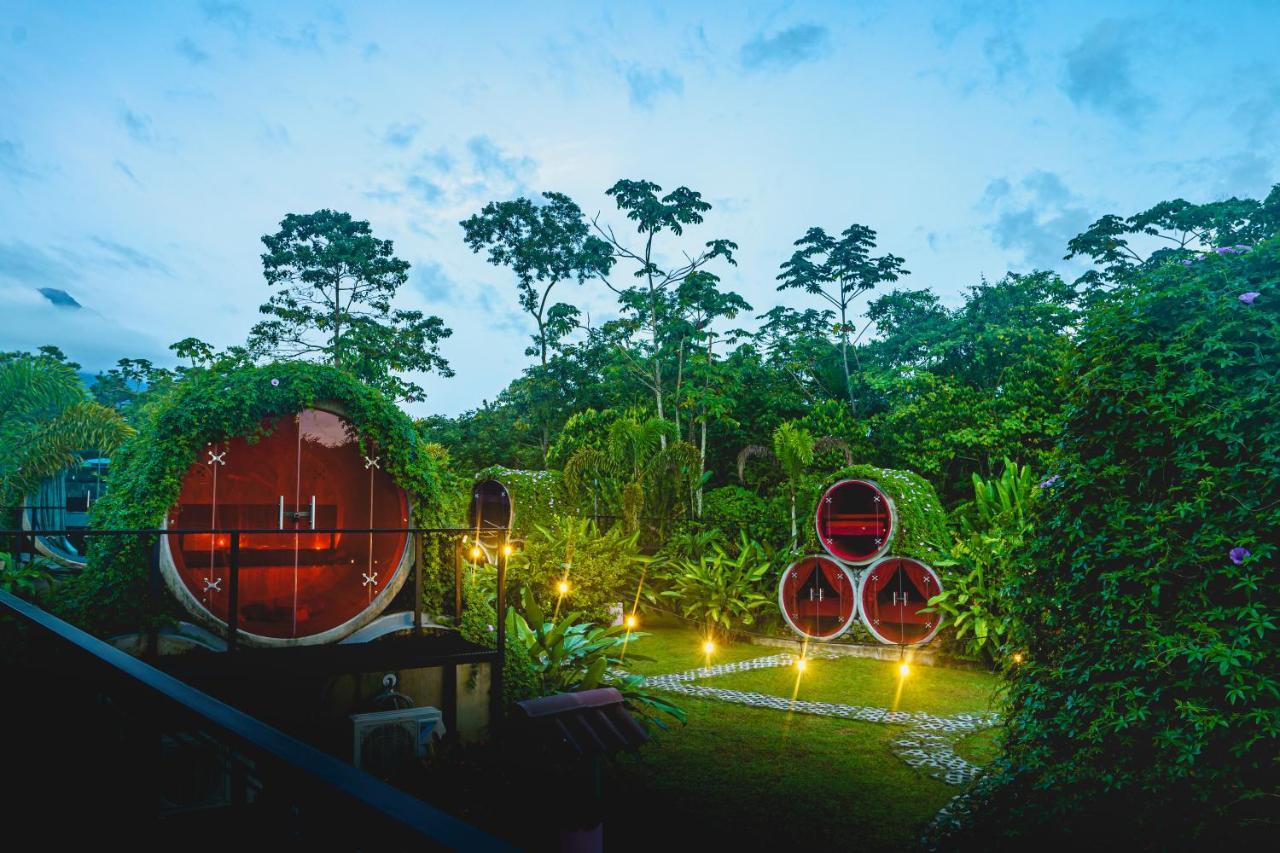Arenal Backpackers Resort La Fortuna ภายนอก รูปภาพ The resort's restaurant