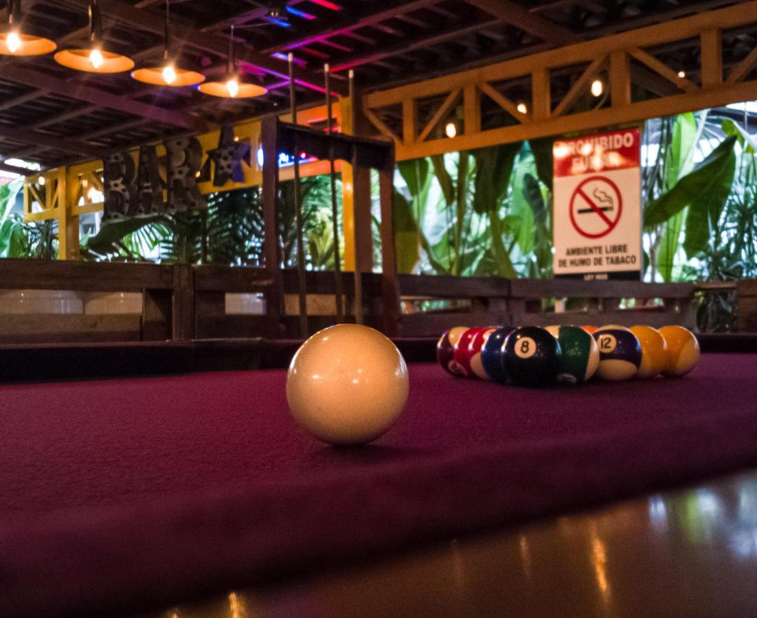 Arenal Backpackers Resort La Fortuna ภายนอก รูปภาพ Pool table
