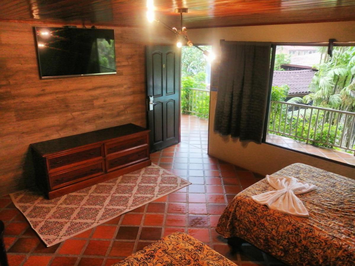 Arenal Backpackers Resort La Fortuna ภายนอก รูปภาพ