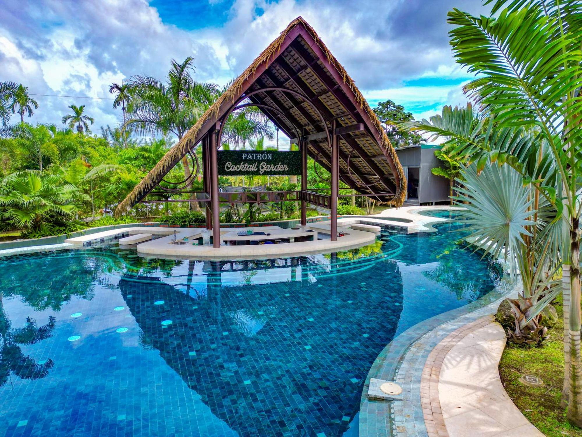 Arenal Backpackers Resort La Fortuna ภายนอก รูปภาพ Pata Black Mountain Golf Resort