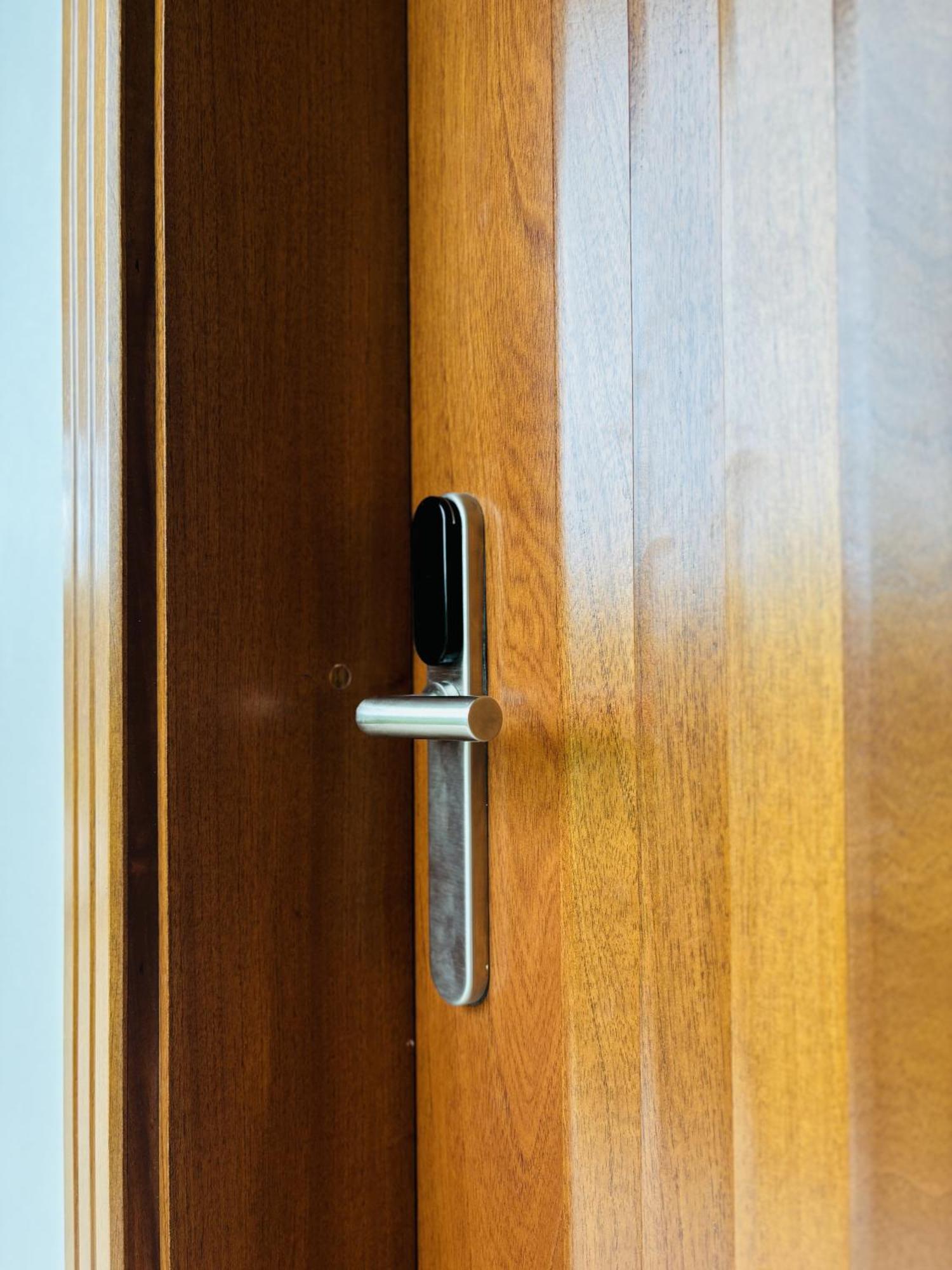 Arenal Backpackers Resort La Fortuna ภายนอก รูปภาพ A door handle
