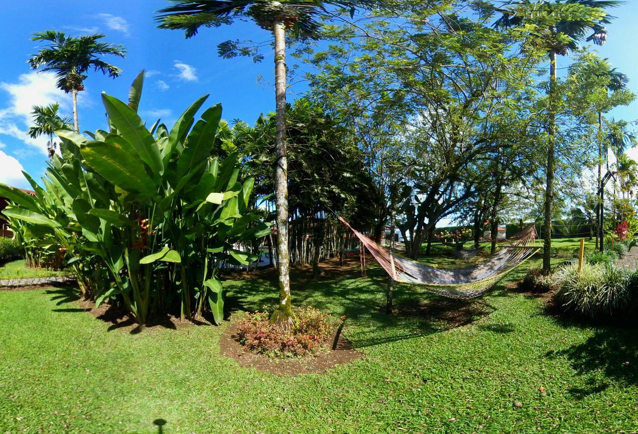 Arenal Backpackers Resort La Fortuna ภายนอก รูปภาพ A hammock in the garden of the University of the South Pacific