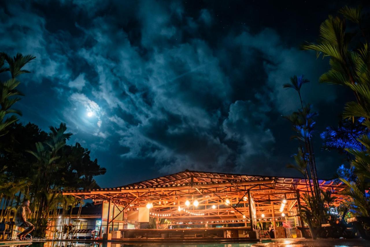 Arenal Backpackers Resort La Fortuna ภายนอก รูปภาพ The stage at the Amphitheater